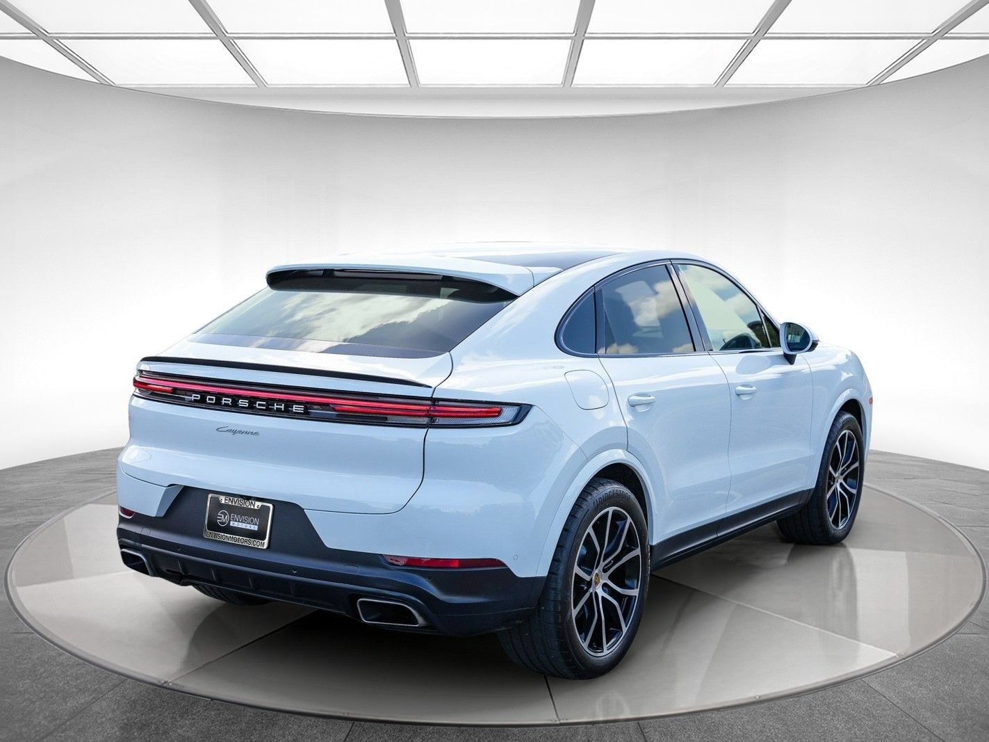 Used 2024 Porsche Cayenne Coupe AWD/4WD image 4