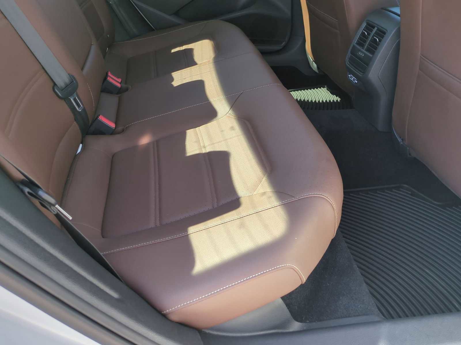 Used 2022 Volkswagen Passat 2.0T SE image 27