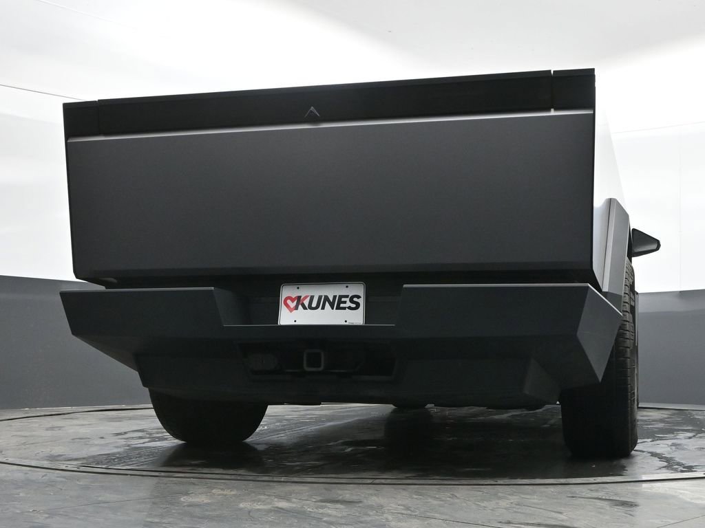 Used 2025 Tesla Cybertruck AWD Crew Cab image 38