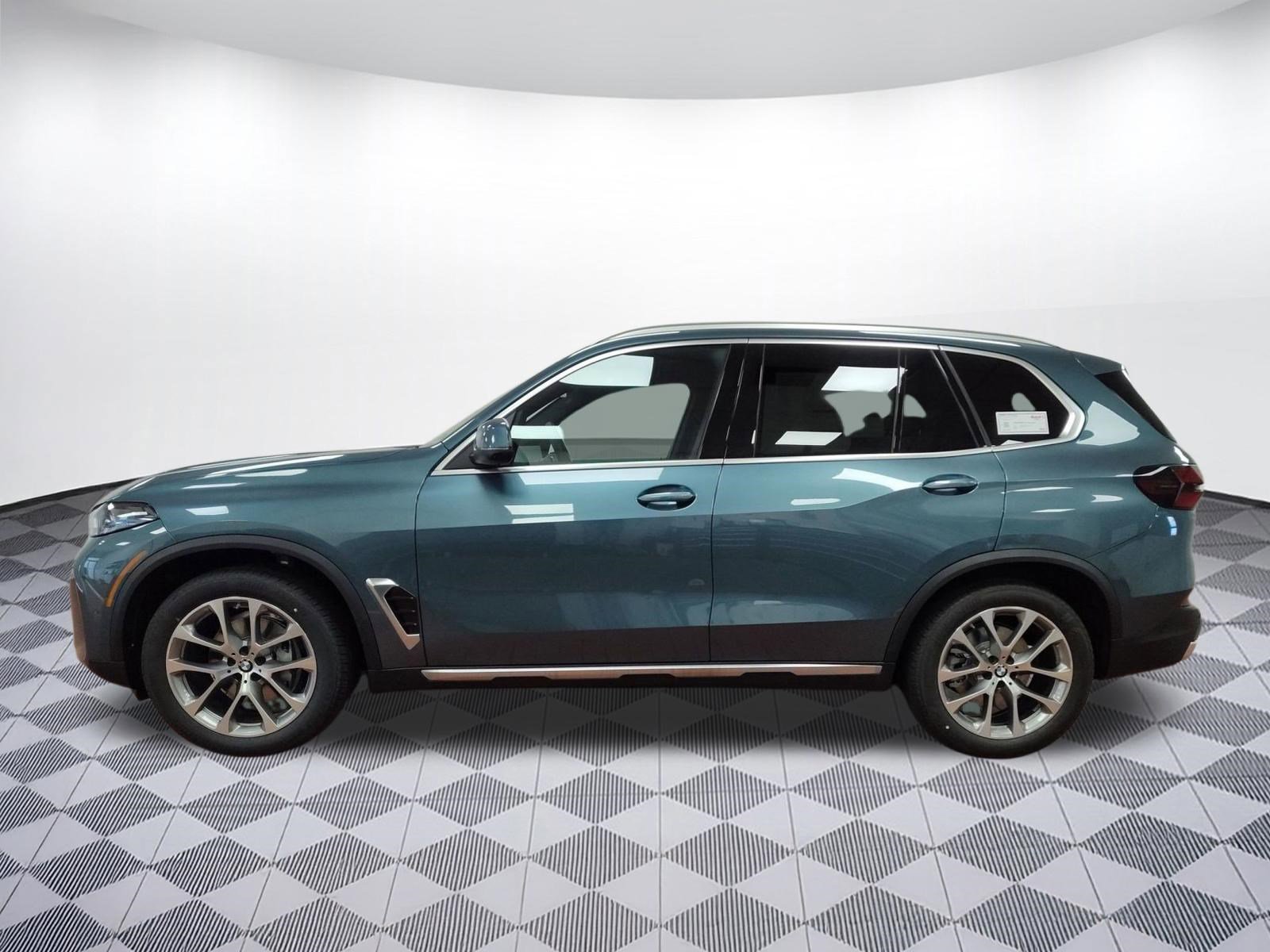 Used 2026 BMW X5 xDrive40i w/ Premium Package image 2