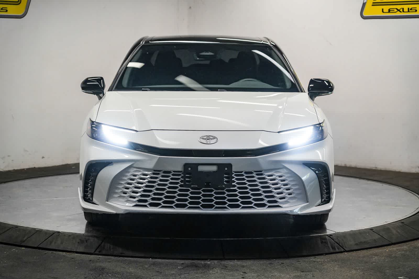 Used 2025 Toyota Camry XSE AWD/4WD image 8