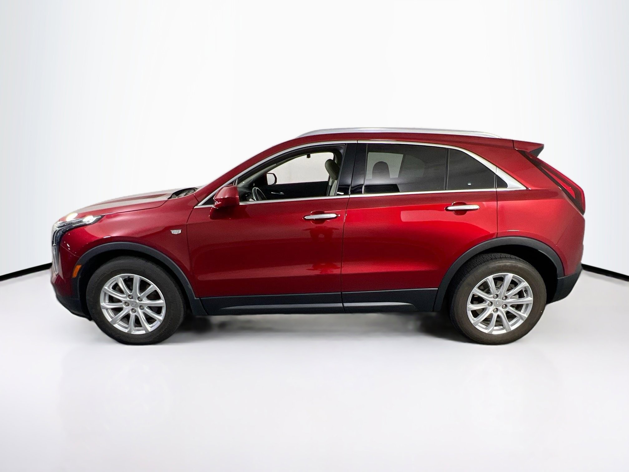 Used 2019 Cadillac XT4 Luxury w/ Cold Weather Package AWD/4WD image 8