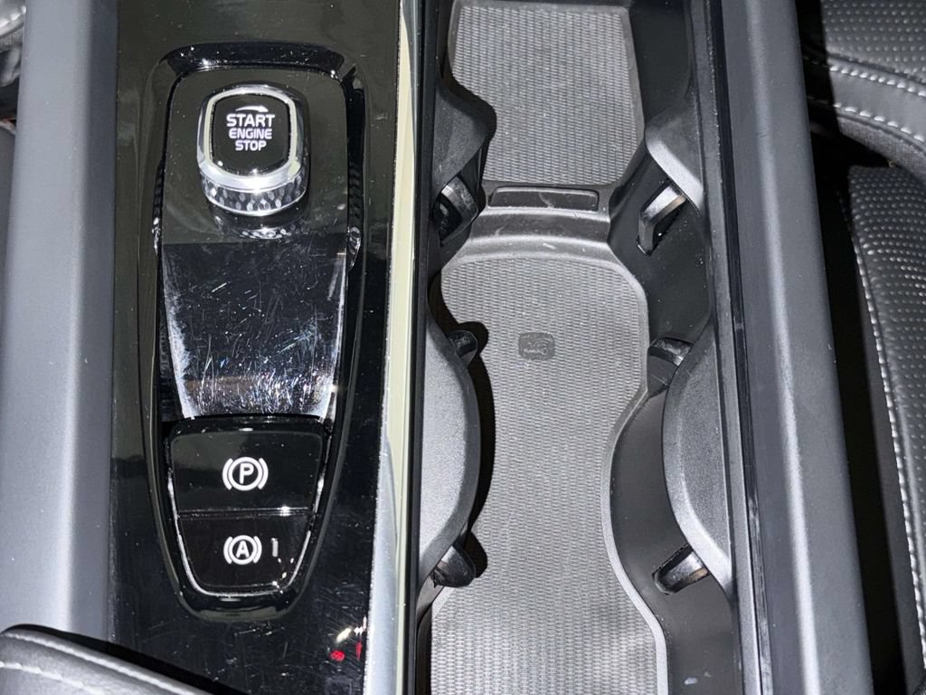 Used 2024 Volvo XC60 T8 Ultimate w/ Protection Package Premier AWD/4WD image 22