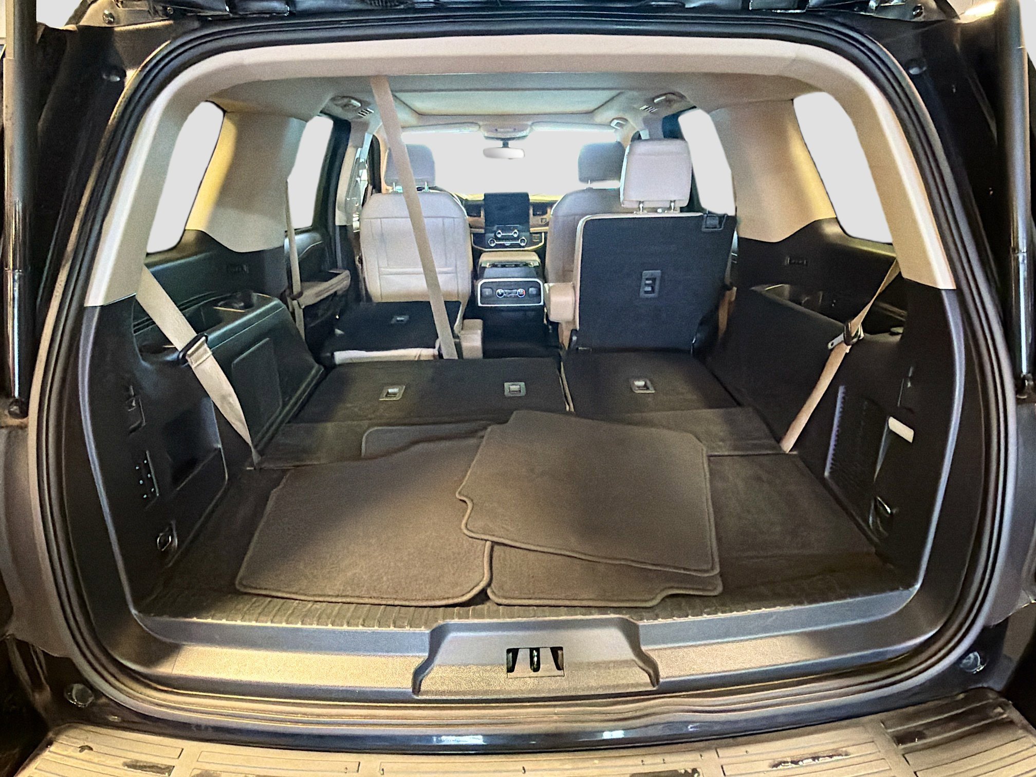 Used 2024 Ford Expedition Limited image 31