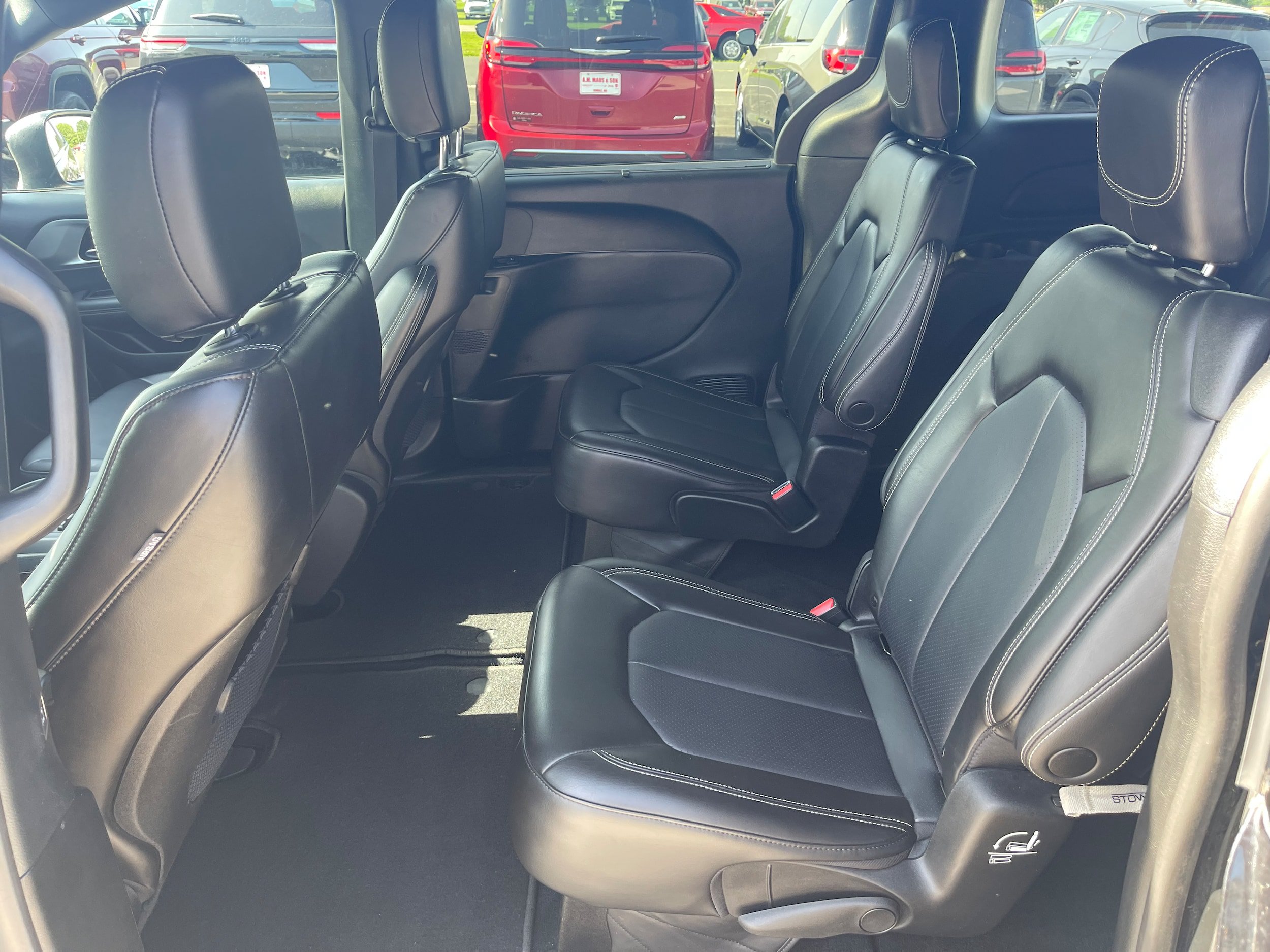 Used 2023 Chrysler Pacifica Touring-L w/ S Appearance Package AWD/4WD image 12