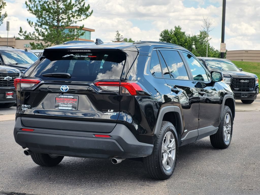 Used 2024 Toyota RAV4 LE AWD/4WD image 4