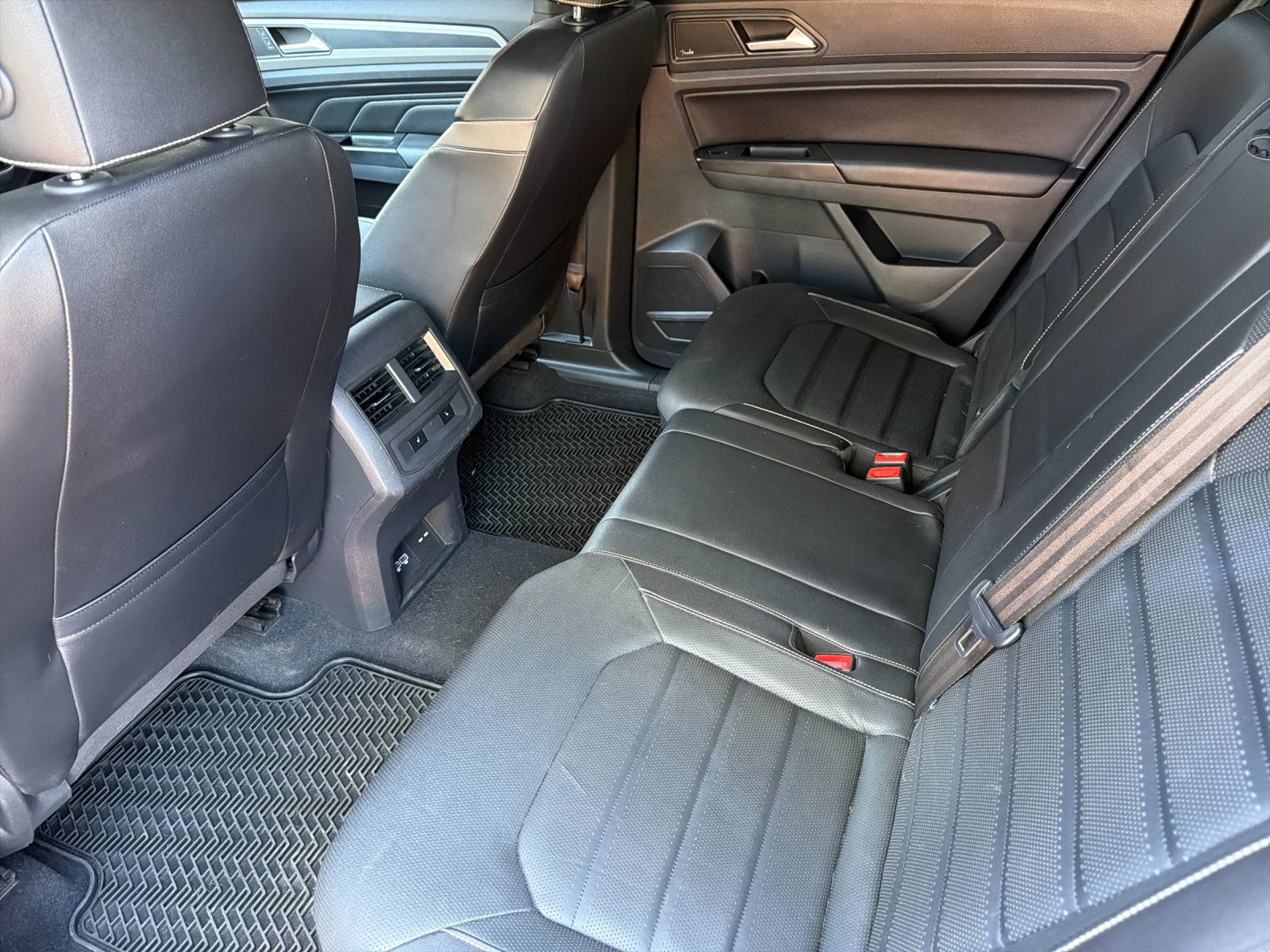 Used 2020 Volkswagen Atlas Cross Sport SEL Premium AWD/4WD image 11