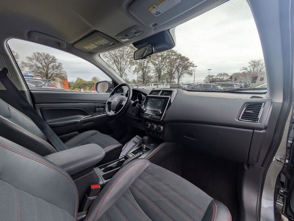 Used 2025 Mitsubishi Outlander Sport SE image 29