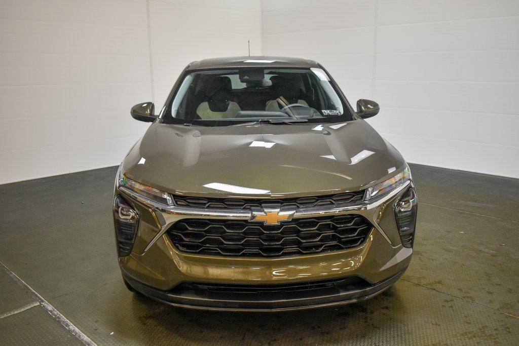 Used 2024 Chevrolet Trax LS w/ LS Convenience Package image 2