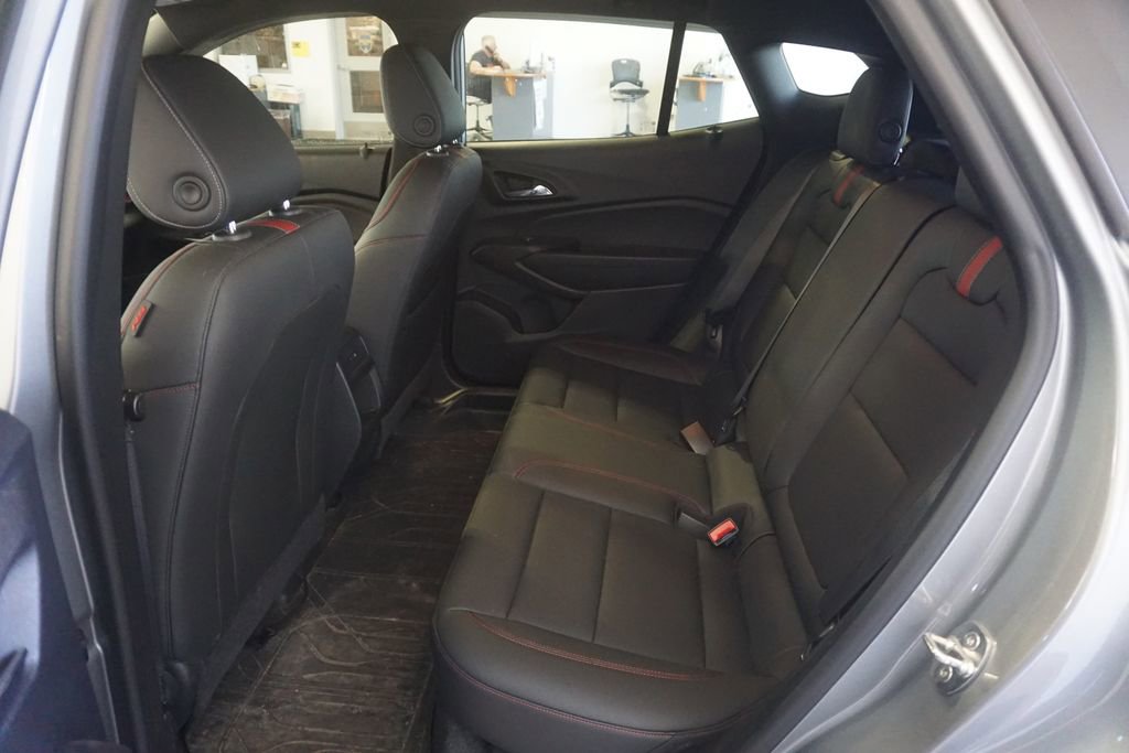 Used 2024 Chevrolet Trax RS w/ Sunroof Package FWD image 18