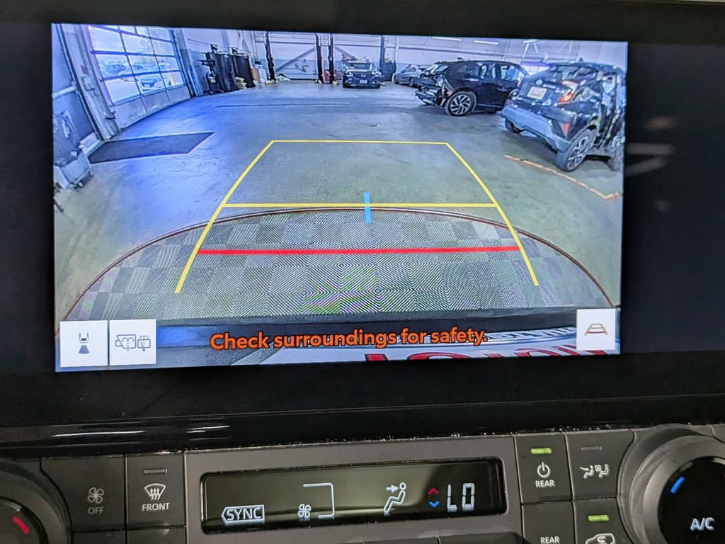 Used 2025 Toyota Grand Highlander AWD image 31