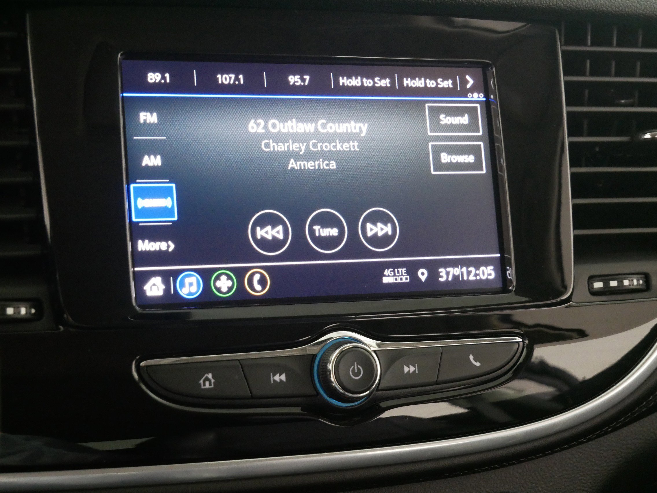 Used 2022 Buick Encore Preferred w/ Safety Package image 22