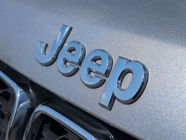 Used 2019 Jeep Grand Cherokee Laredo AWD/4WD image 12