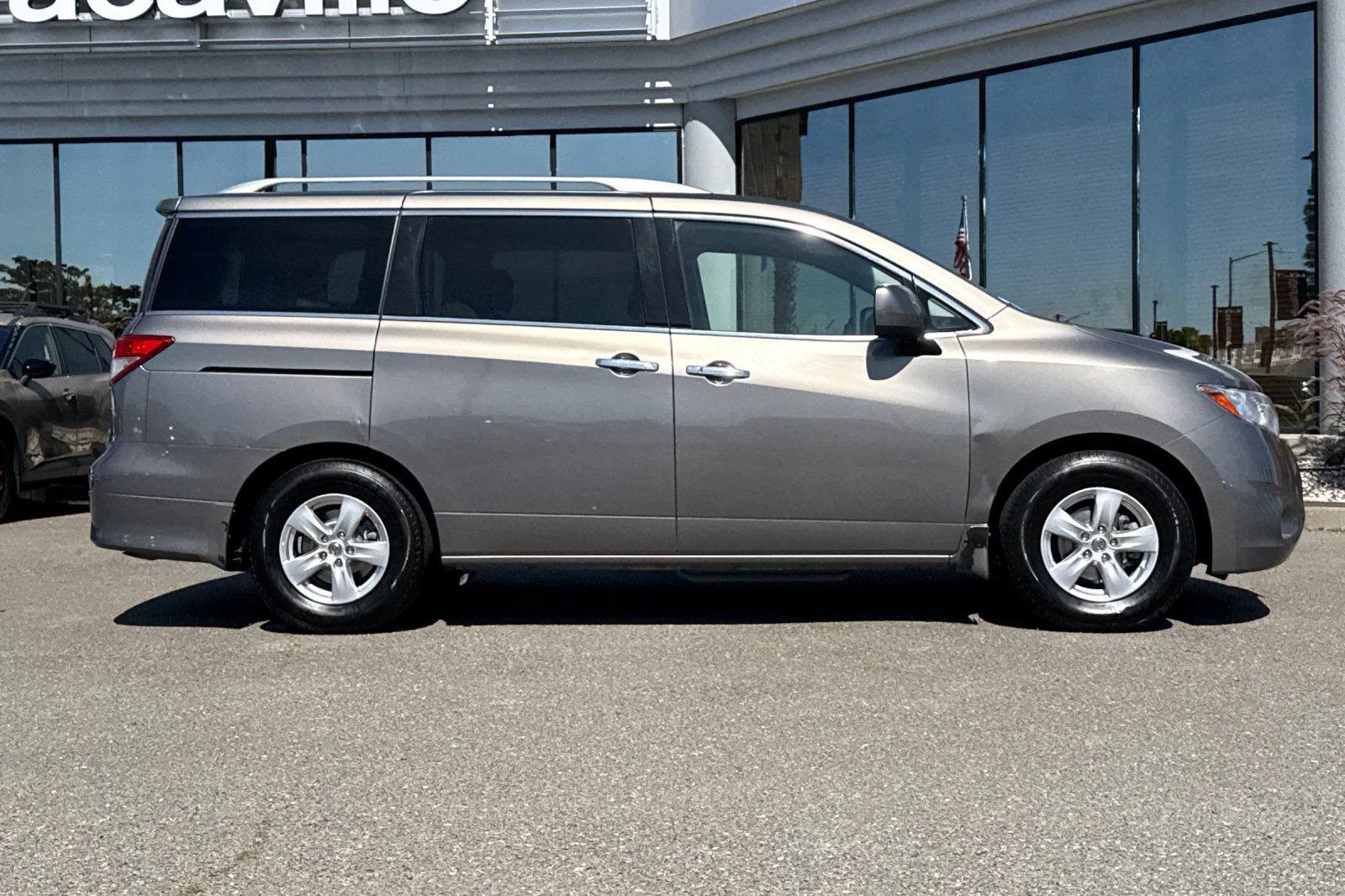 Used 2016 Nissan Quest SV FWD image 3