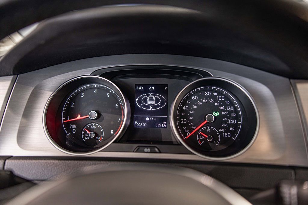 Used 2016 Volkswagen Golf S image 21