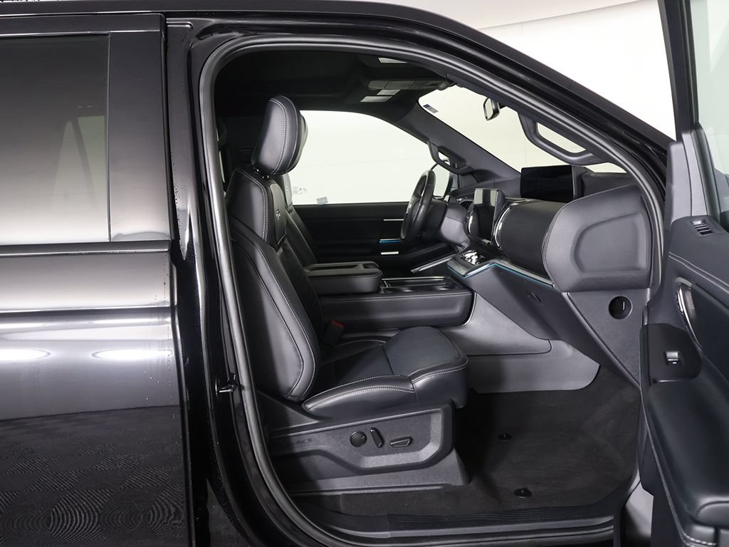 Used 2025 Ford Expedition Max Platinum w/ Stealth Performance Package AWD/4WD image 32