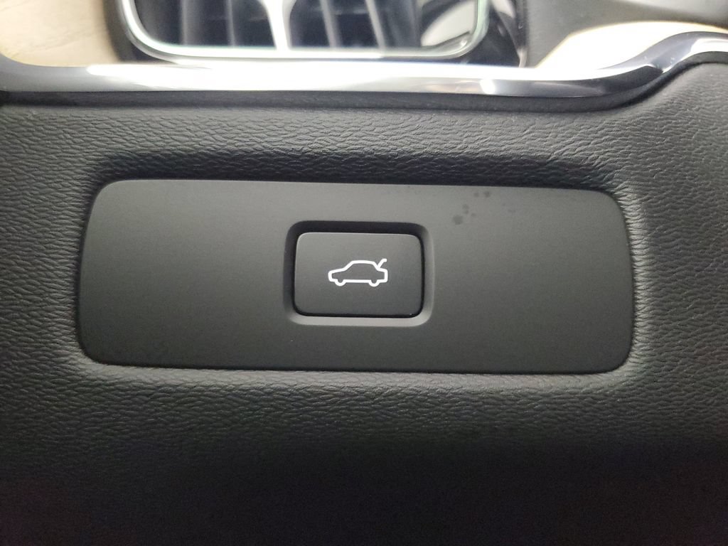 Certified 2026 Volvo XC60 B5 Core AWD/4WD image 37