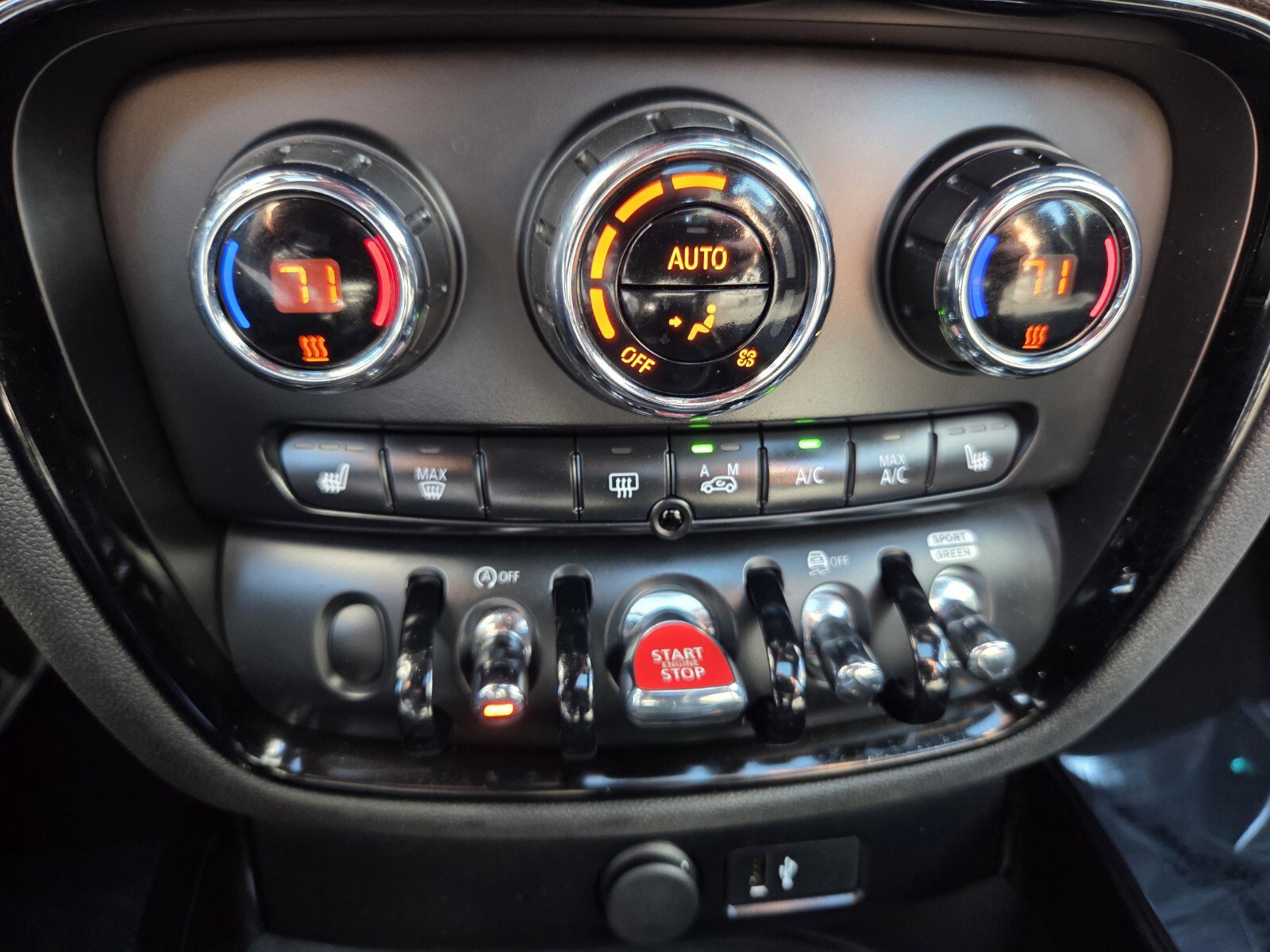 Used 2022 MINI Cooper Clubman S w/ Premium Package image 26