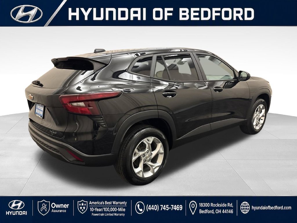 Used 2024 Chevrolet Trax LS w/ LS Convenience Package FWD image 7