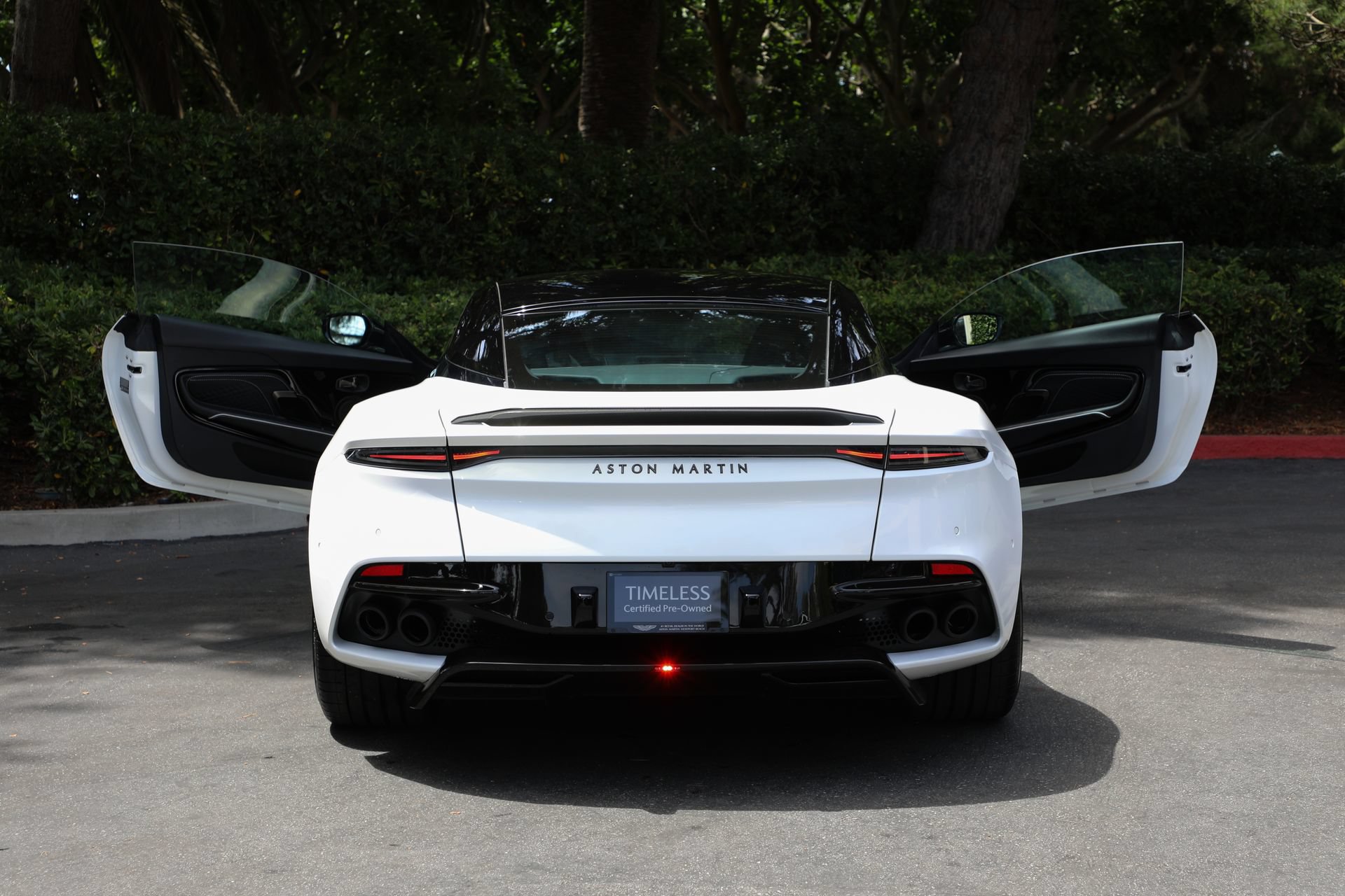 Used 2023 Aston Martin DBS Coupe RWD image 7