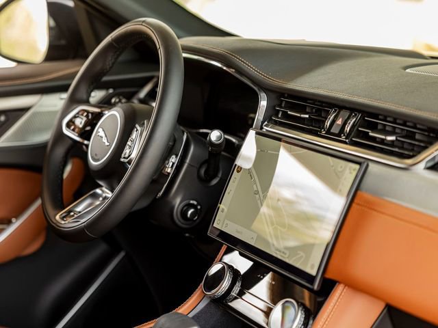 New 2026 Jaguar F-PACE R-Dynamic S image 30