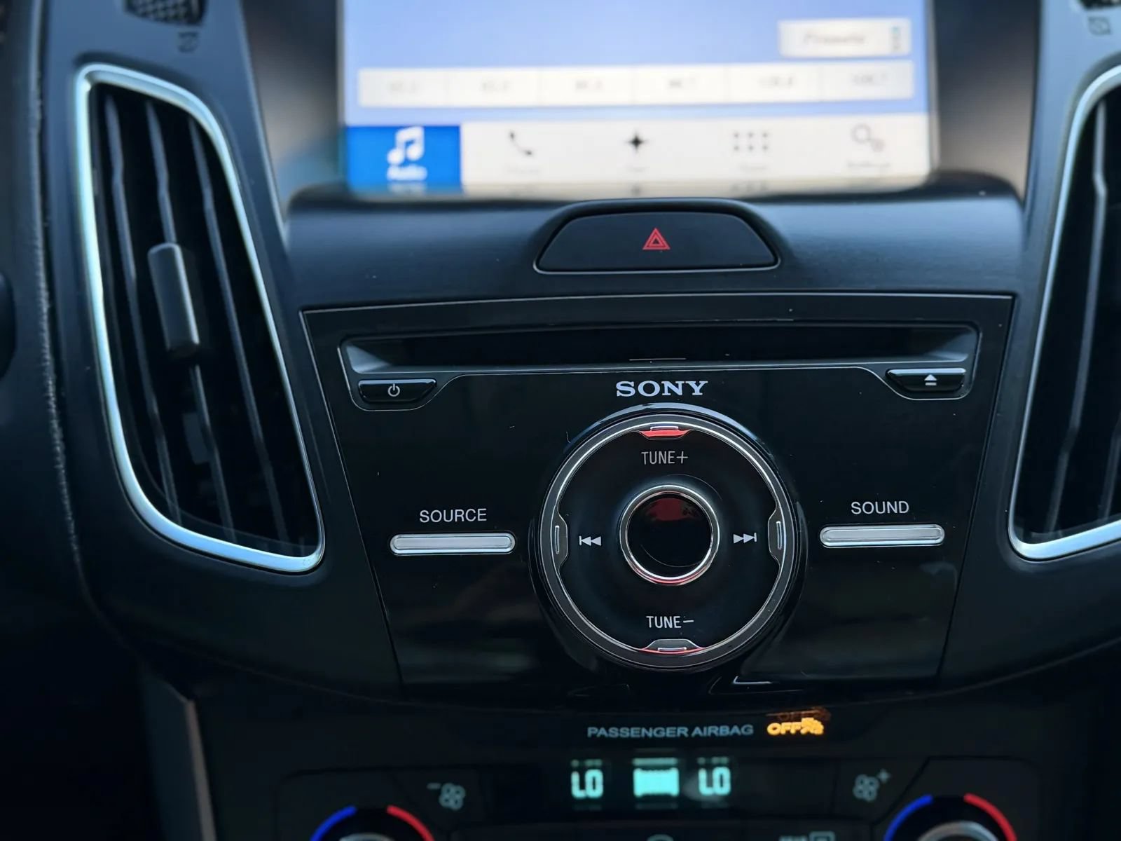 Used 2018 Ford Focus Titanium FWD image 36