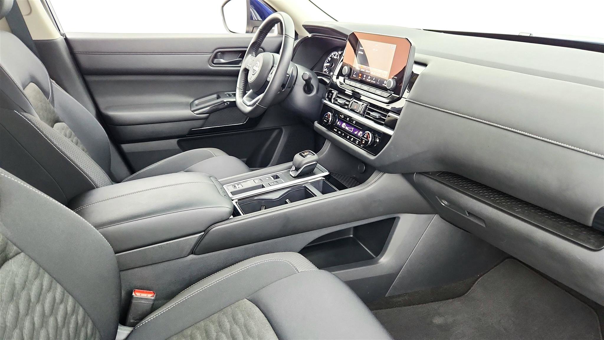 Used 2025 Nissan Pathfinder SV FWD image 40