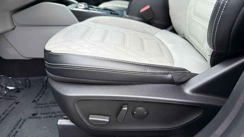 Used 2023 Ford Escape Platinum w/ Premium Technology Package AWD/4WD image 20