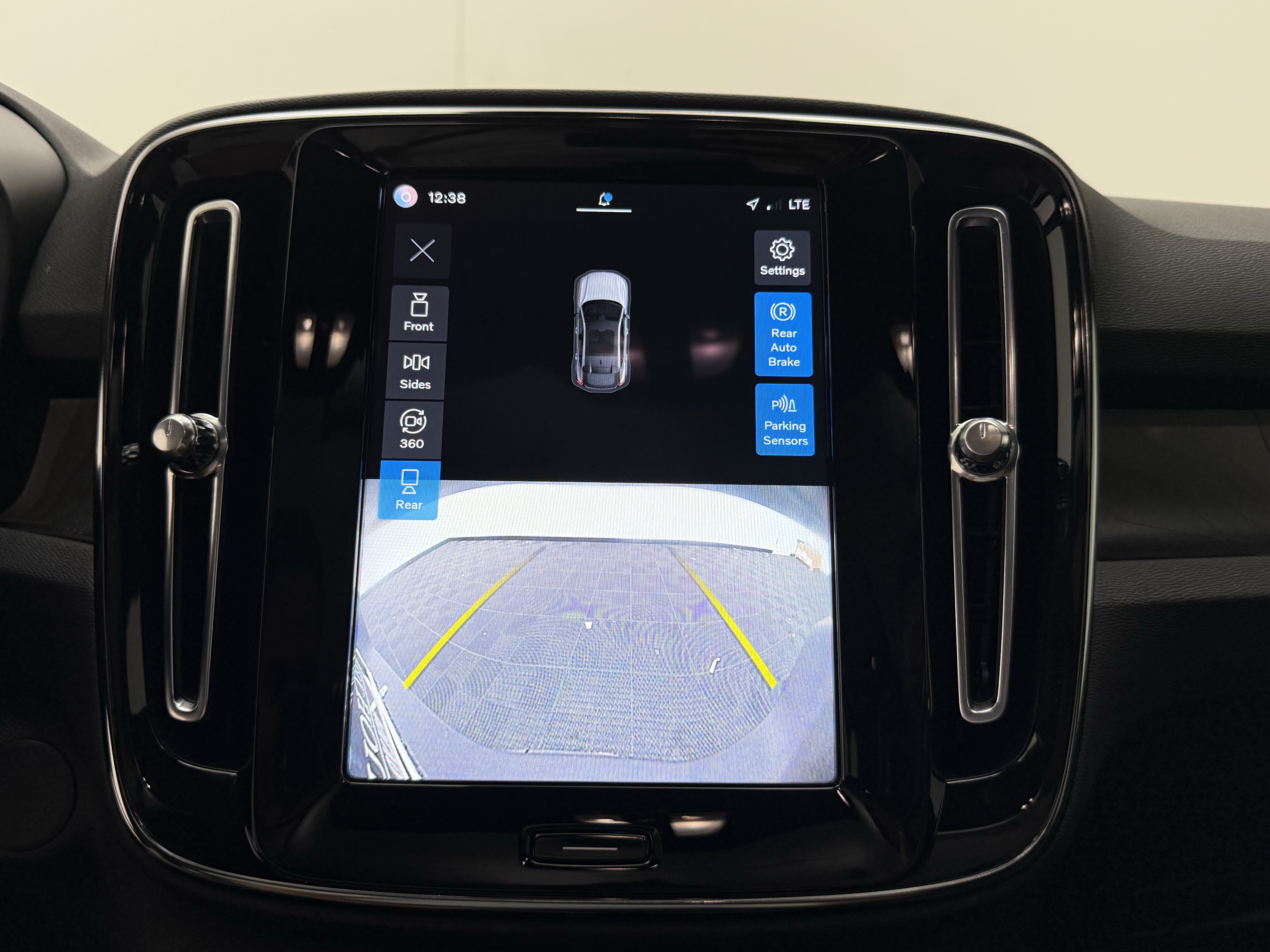 Certified 2023 Volvo C40 P8 Recharge Ultimate AWD/4WD image 19