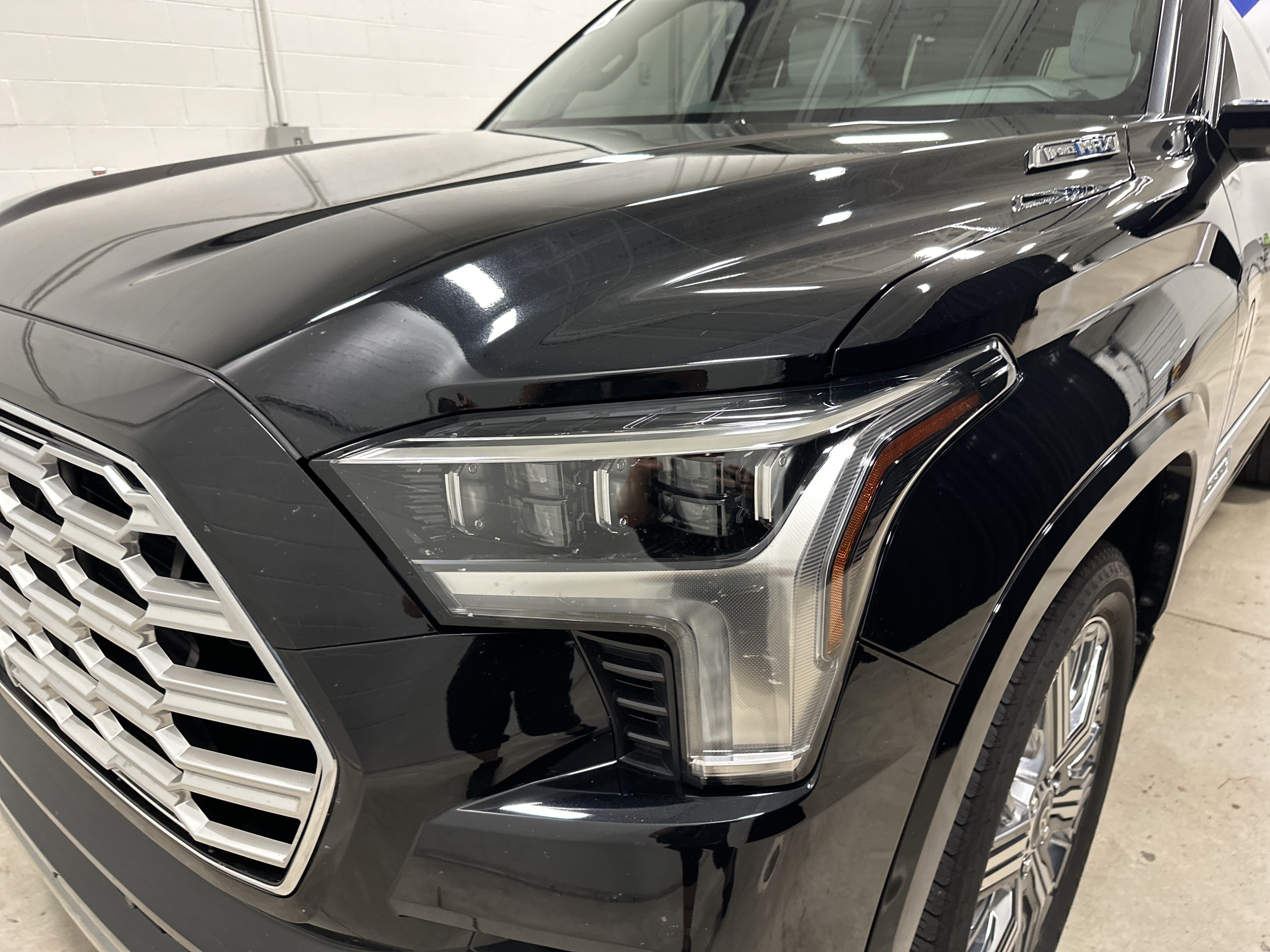 Used 2025 Toyota Sequoia Capstone AWD/4WD image 6
