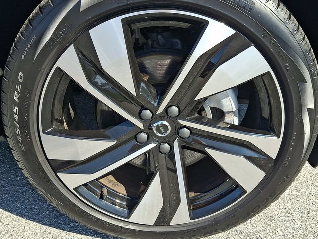 Certified 2025 Volvo XC40 B5 Ultra AWD/4WD image 8