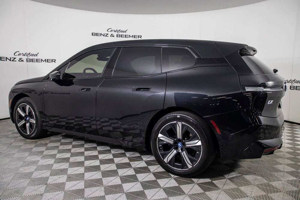 Used 2024 BMW iX xDrive50 w/ Sport Package AWD/4WD image 9