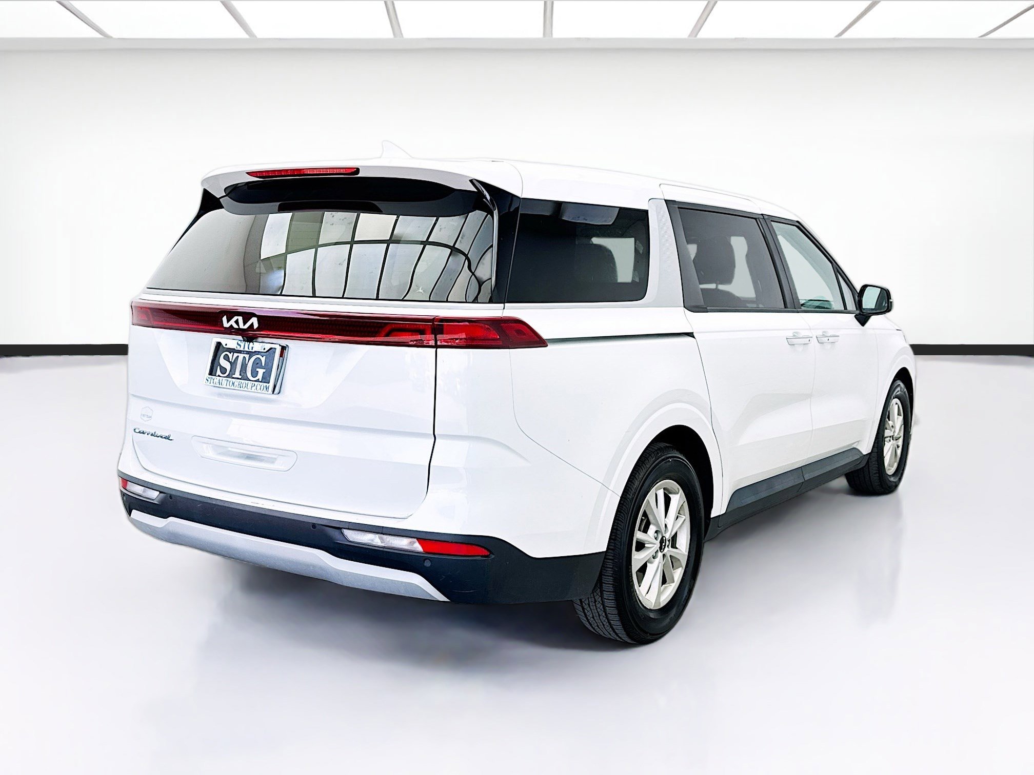 Used 2022 Kia Carnival LX FWD image 4