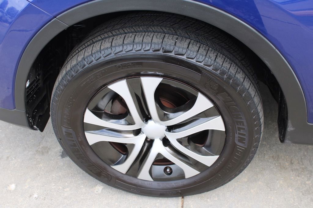 Used 2015 Toyota RAV4 LE image 10