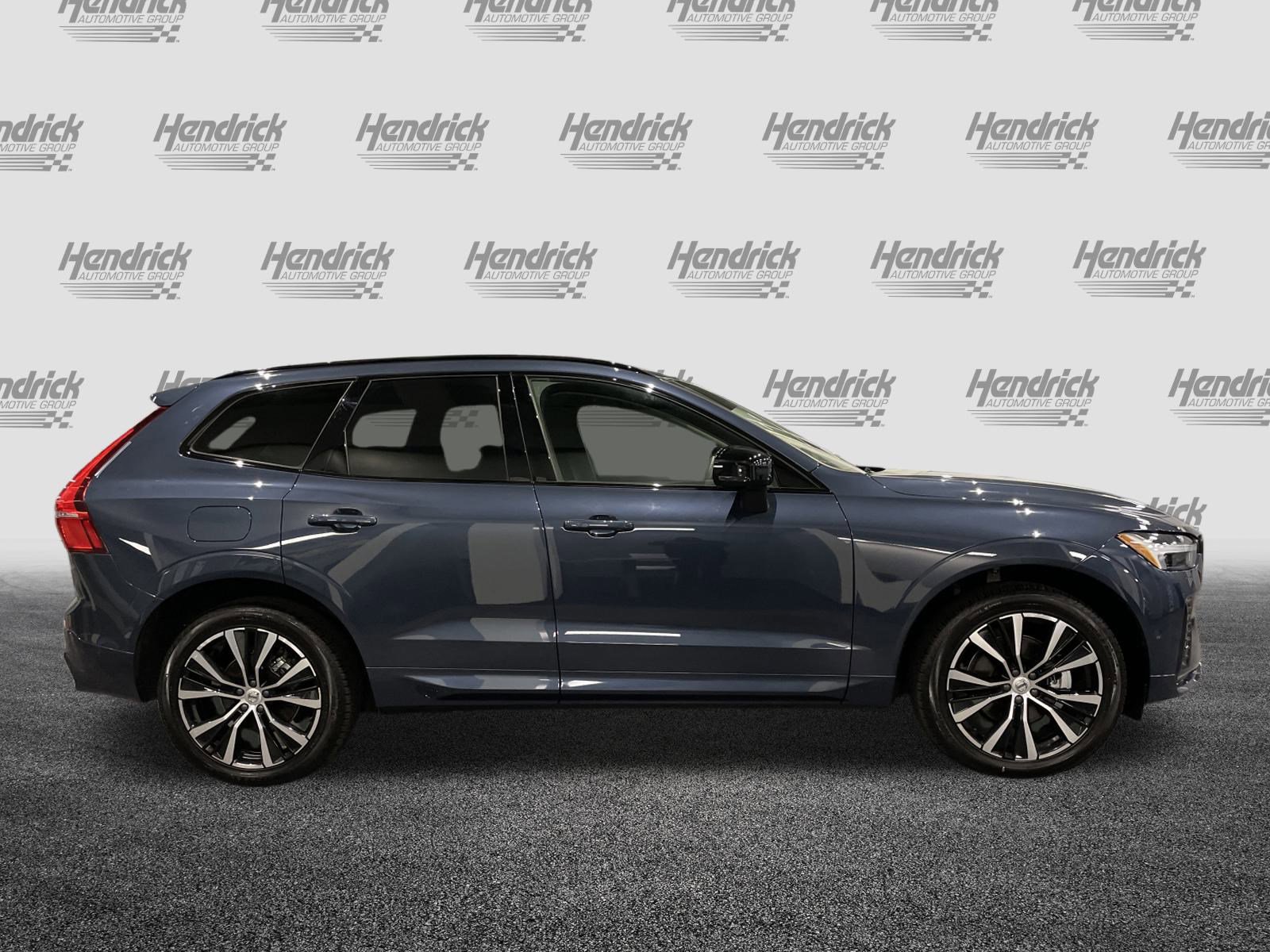 Used 2025 Volvo XC60 B5 Plus image 11