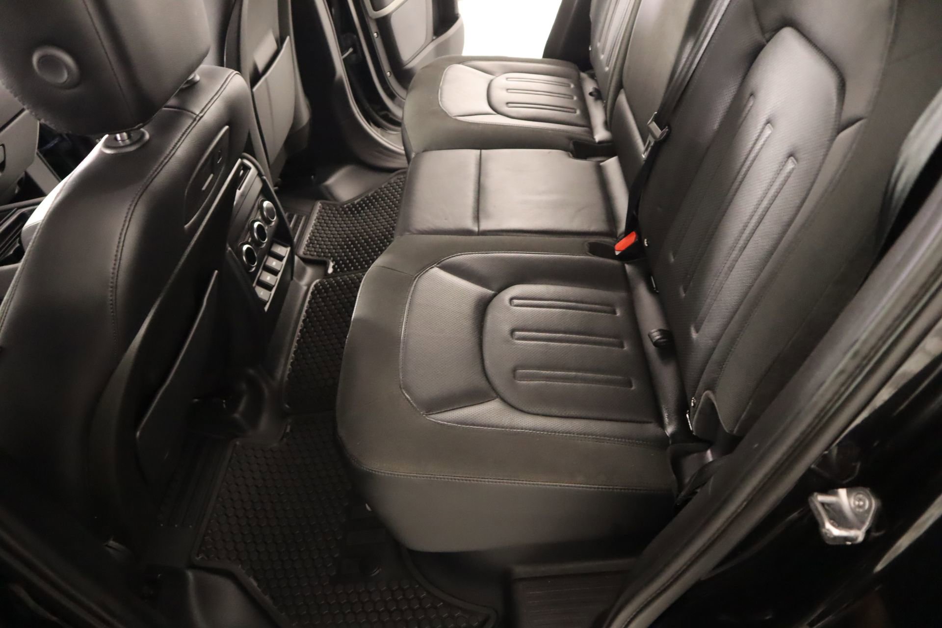 Used 2020 Land Rover Defender 110 SE AWD/4WD image 12