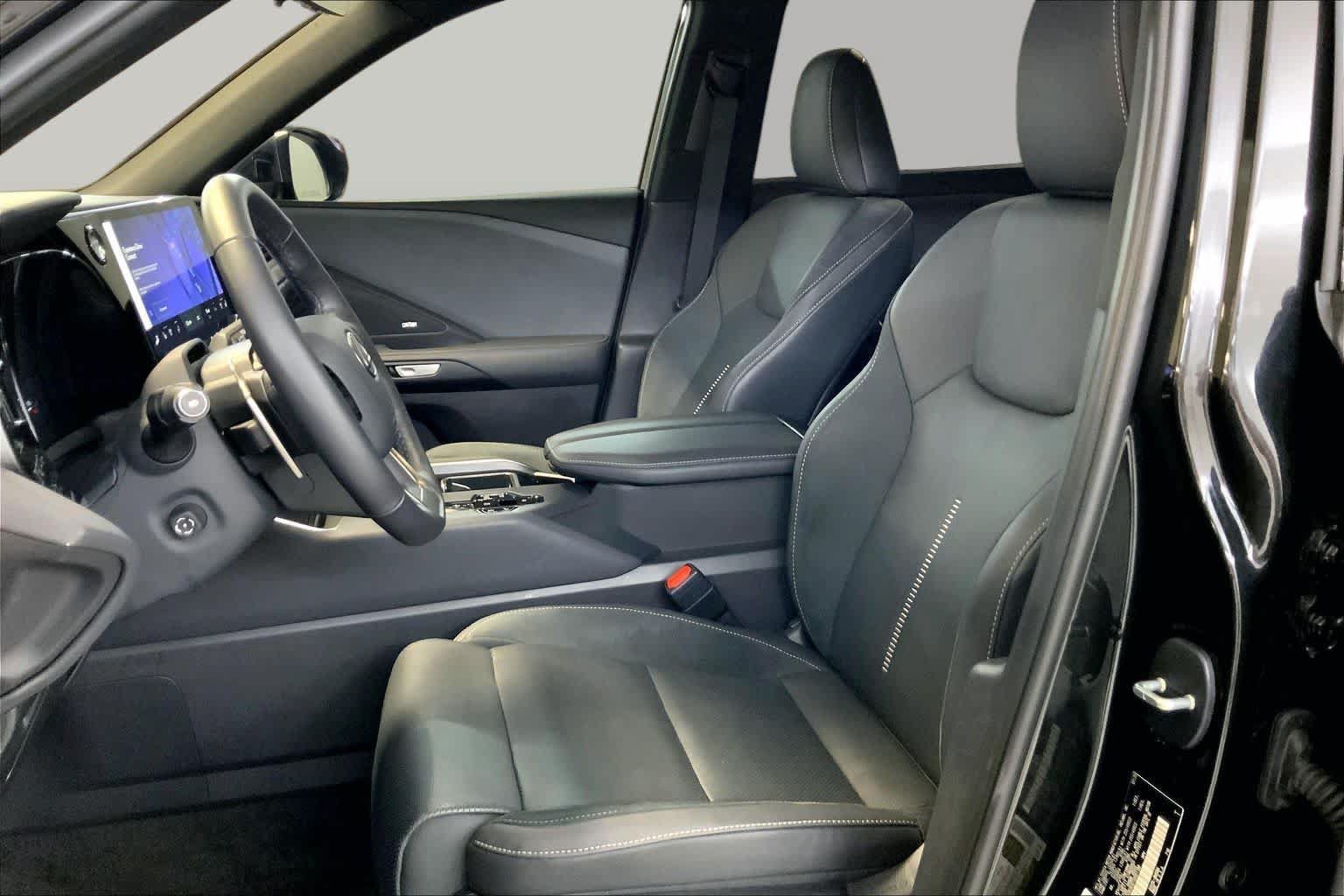 Used 2025 Lexus TX 550h AWD Plug-In Hybrid image 7