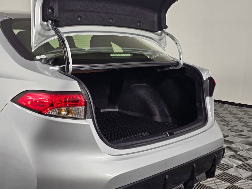 Used 2025 Toyota Corolla SE w/ SE Premium Package image 14