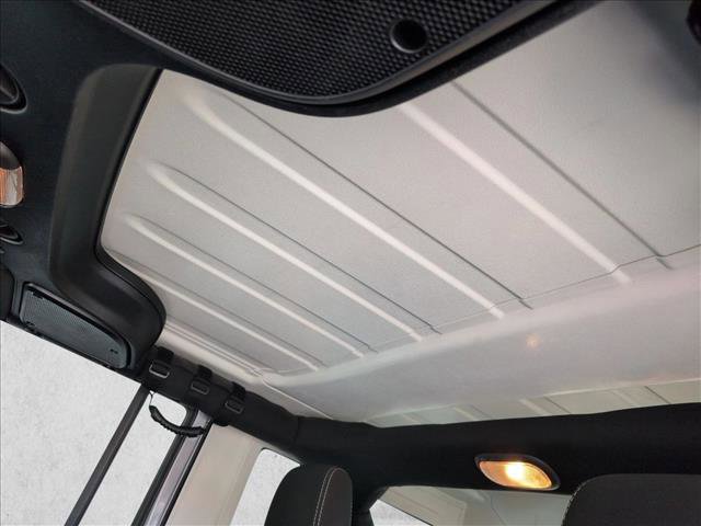Used 2015 Jeep Wrangler Unlimited Rubicon w/ Connectivity Group AWD/4WD image 19
