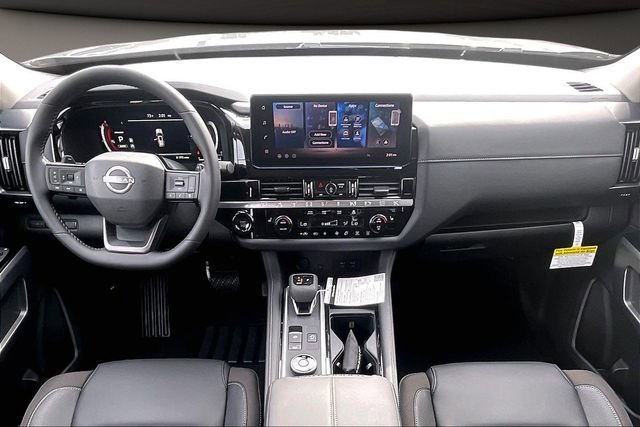 New 2026 Nissan Pathfinder SL image 5