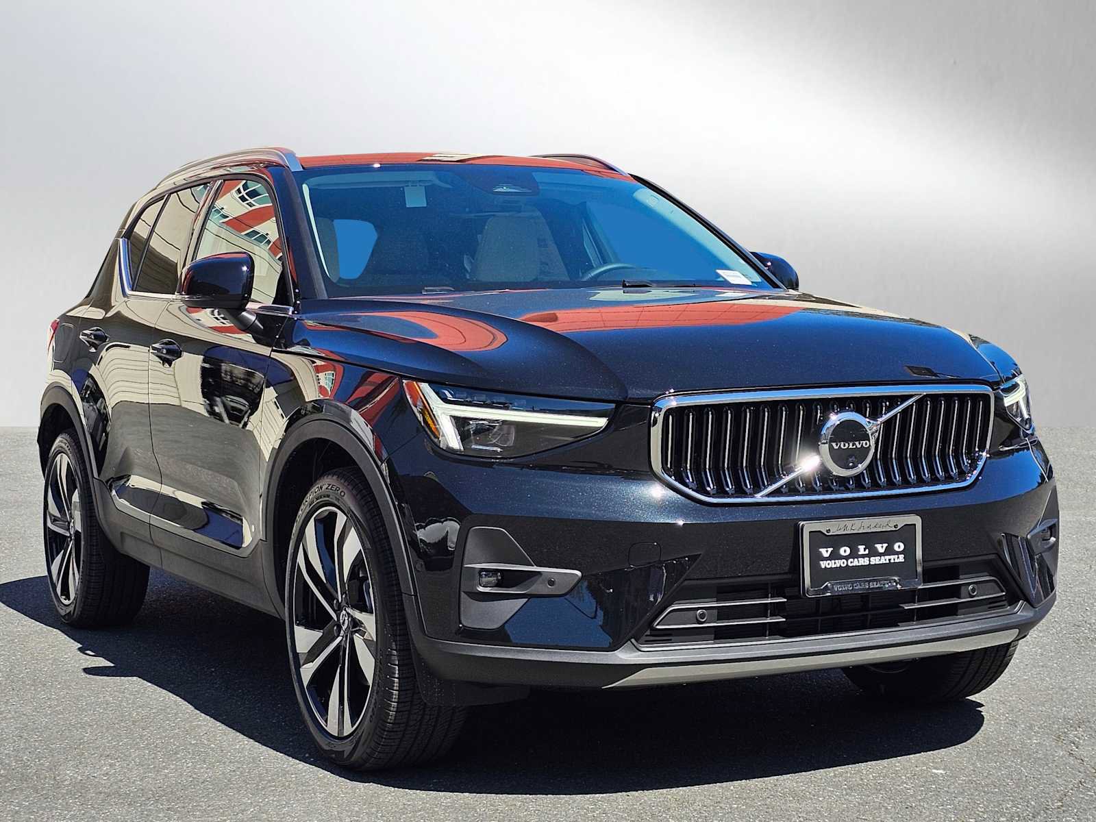 New 2025 Volvo XC40 B5 Ultra w/ Climate Package