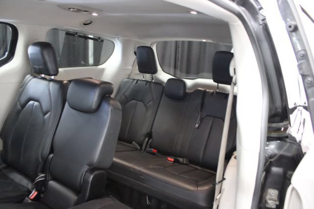 Used 2019 Chrysler Pacifica Touring-L FWD image 26