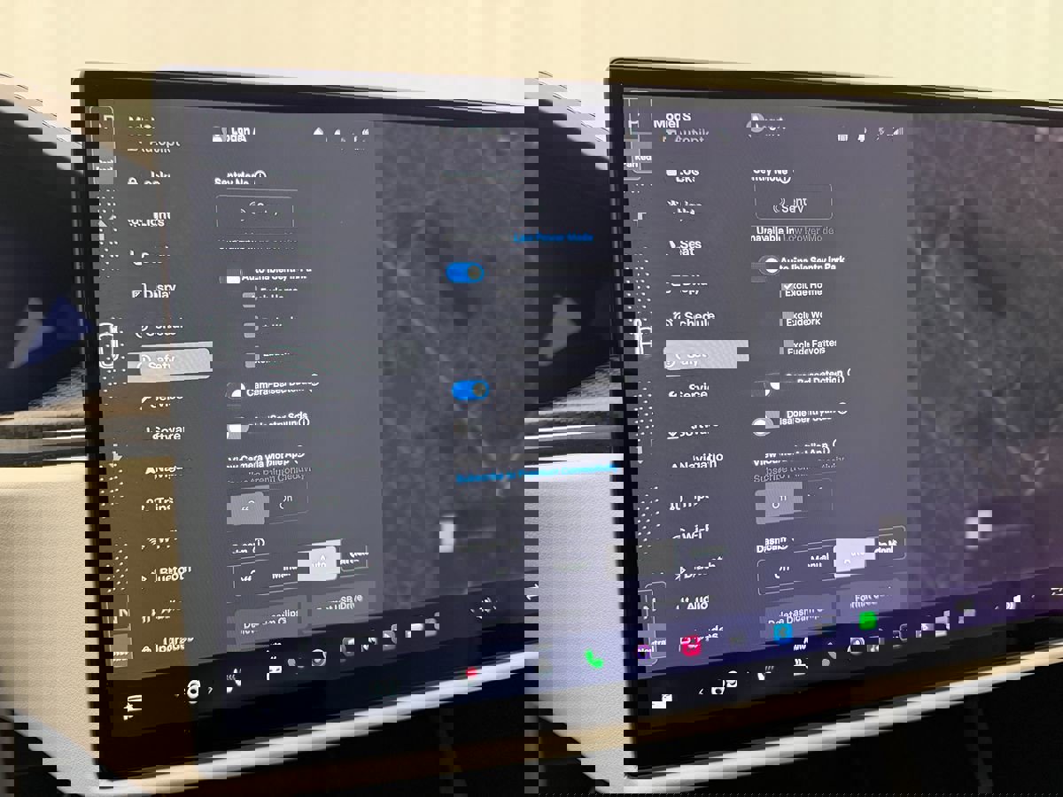 Used 2021 Tesla Model S Plaid image 13