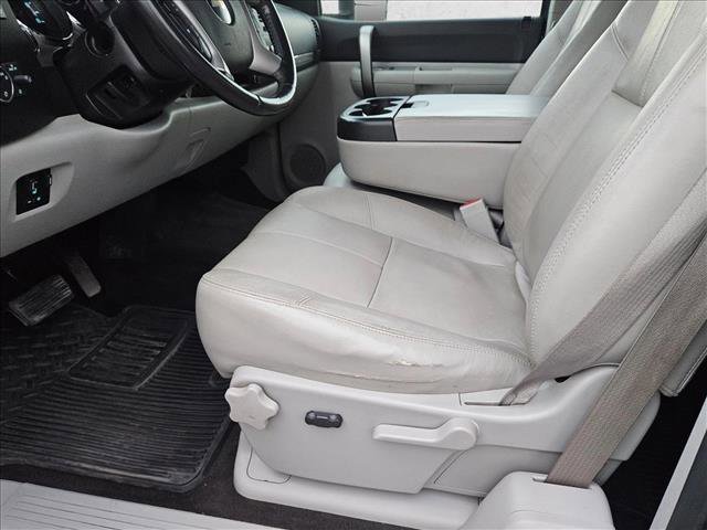 Used 2009 Chevrolet Silverado 2500 LT w/ Exterior Plus Package image 13
