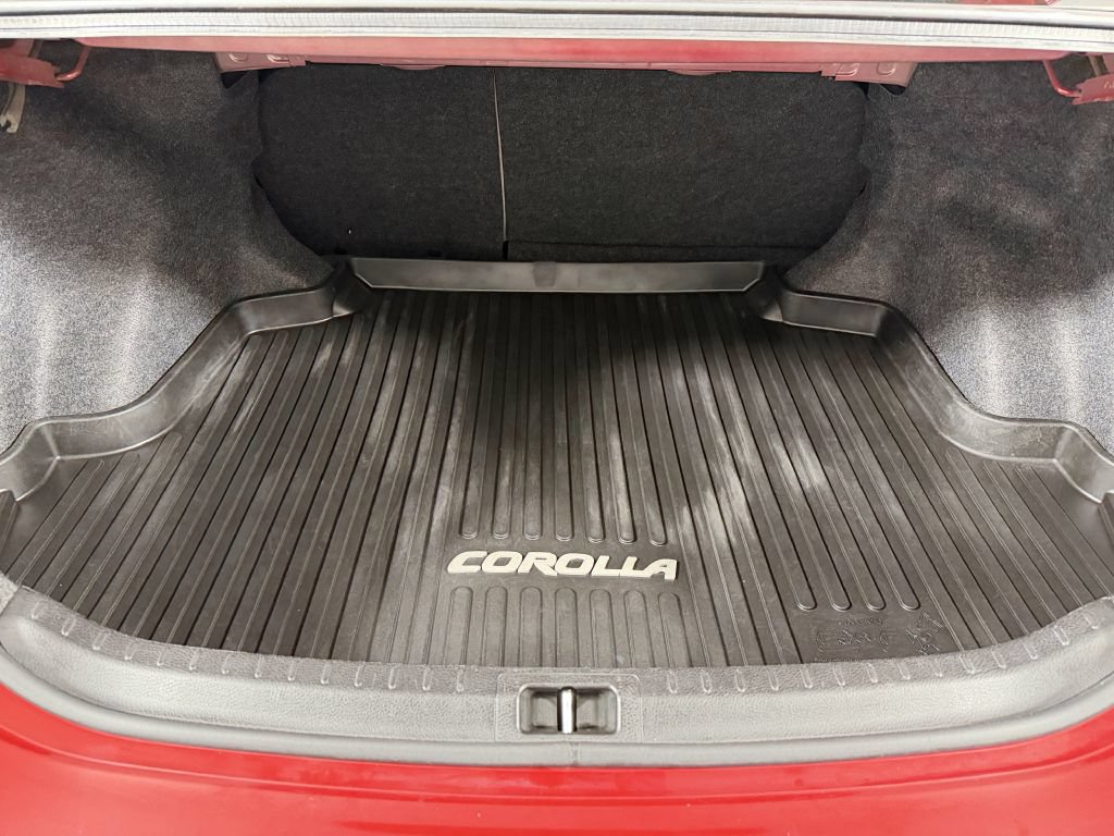 Used 2015 Toyota Corolla LE FWD image 12