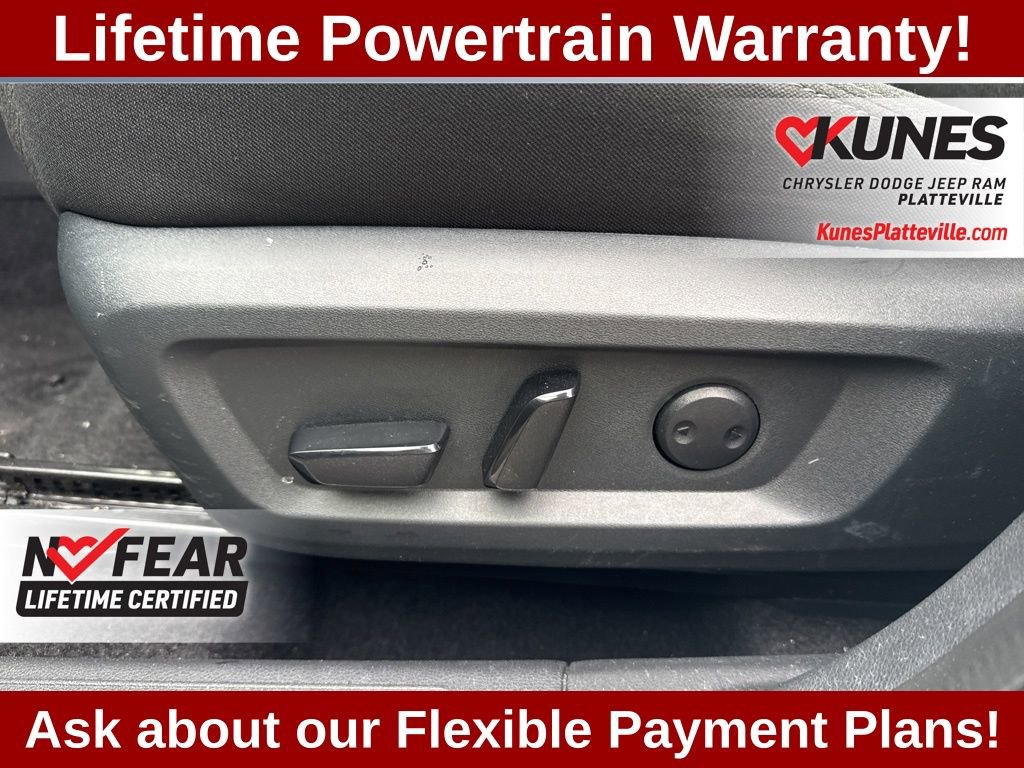 Used 2025 Nissan Rogue SV image 31