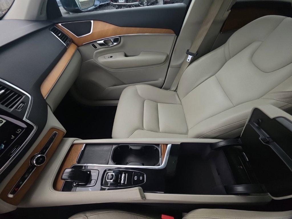Used 2021 Volvo XC90 T8 Inscription Expression w/ Protection Package Premier AWD/4WD image 24