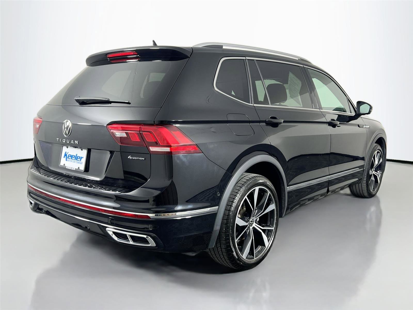 Used 2024 Volkswagen Tiguan SEL R-Line AWD/4WD image 6