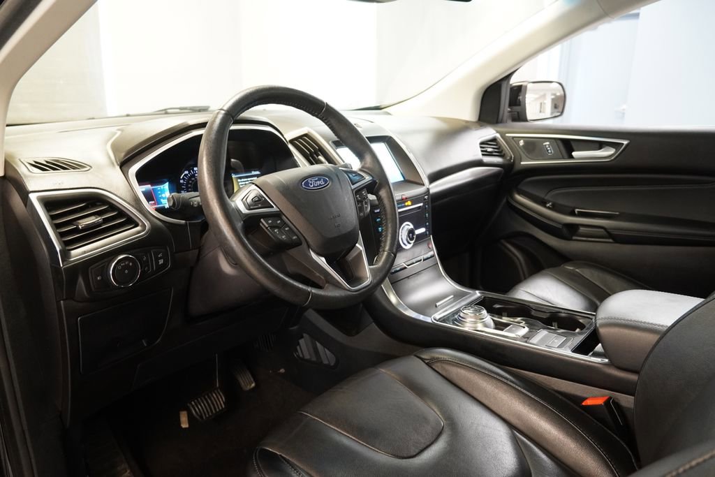 Used 2019 Ford Edge Titanium w/ Cold Weather Package AWD/4WD image 7