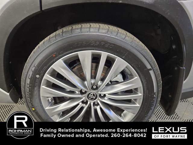 Used 2024 Toyota Highlander Platinum AWD/4WD image 12